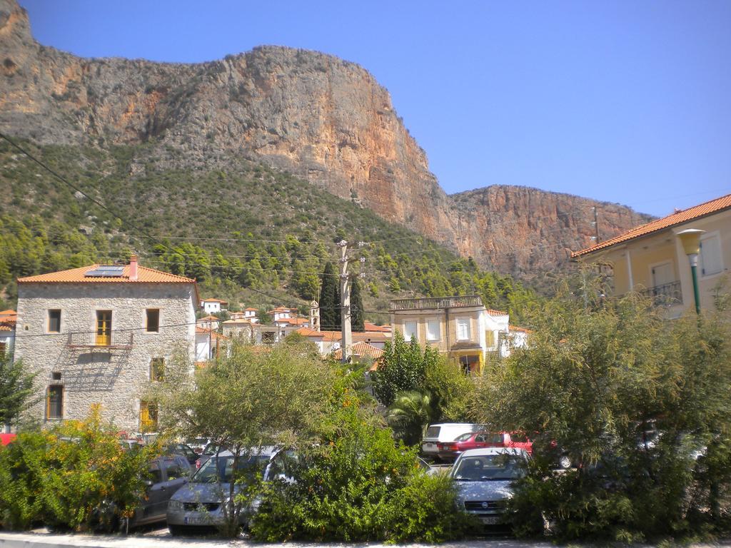 הוילה Stone House In A Quiet Landscape, Leonidion מראה חיצוני תמונה